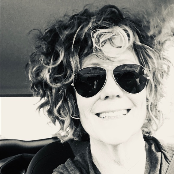 Meet your Posher, Leslie - Picture 2 of 2